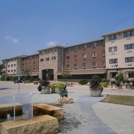 Stoney Creek Hotel Молайн Экстерьер фото